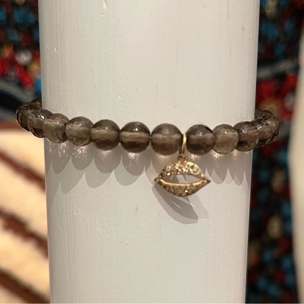 14 k gold Topaz and genuine Diamond lips stretch bracelet